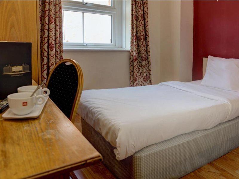 Baylis House Hotel Slough Bagian luar foto