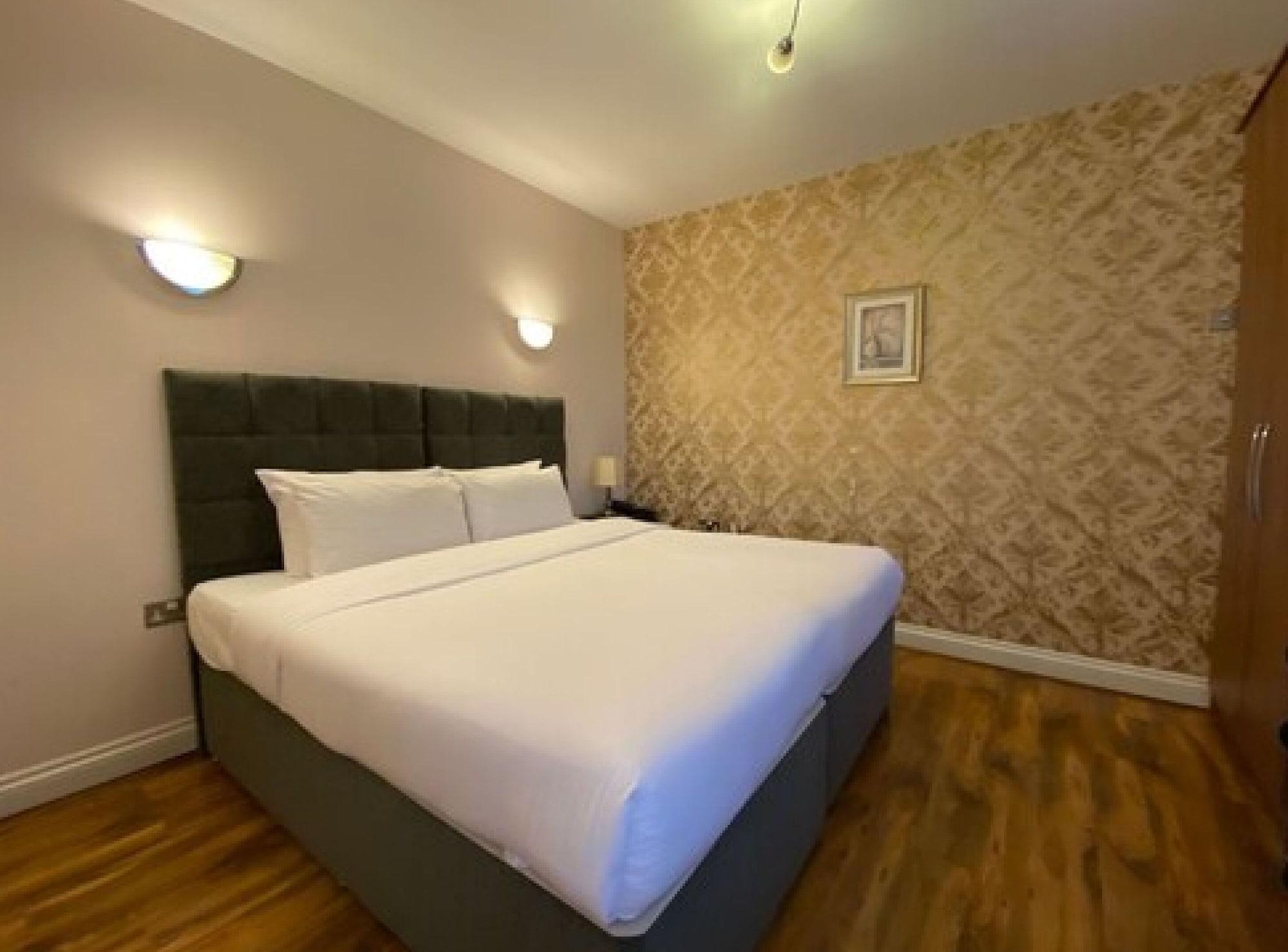 Baylis House Hotel Slough Bagian luar foto