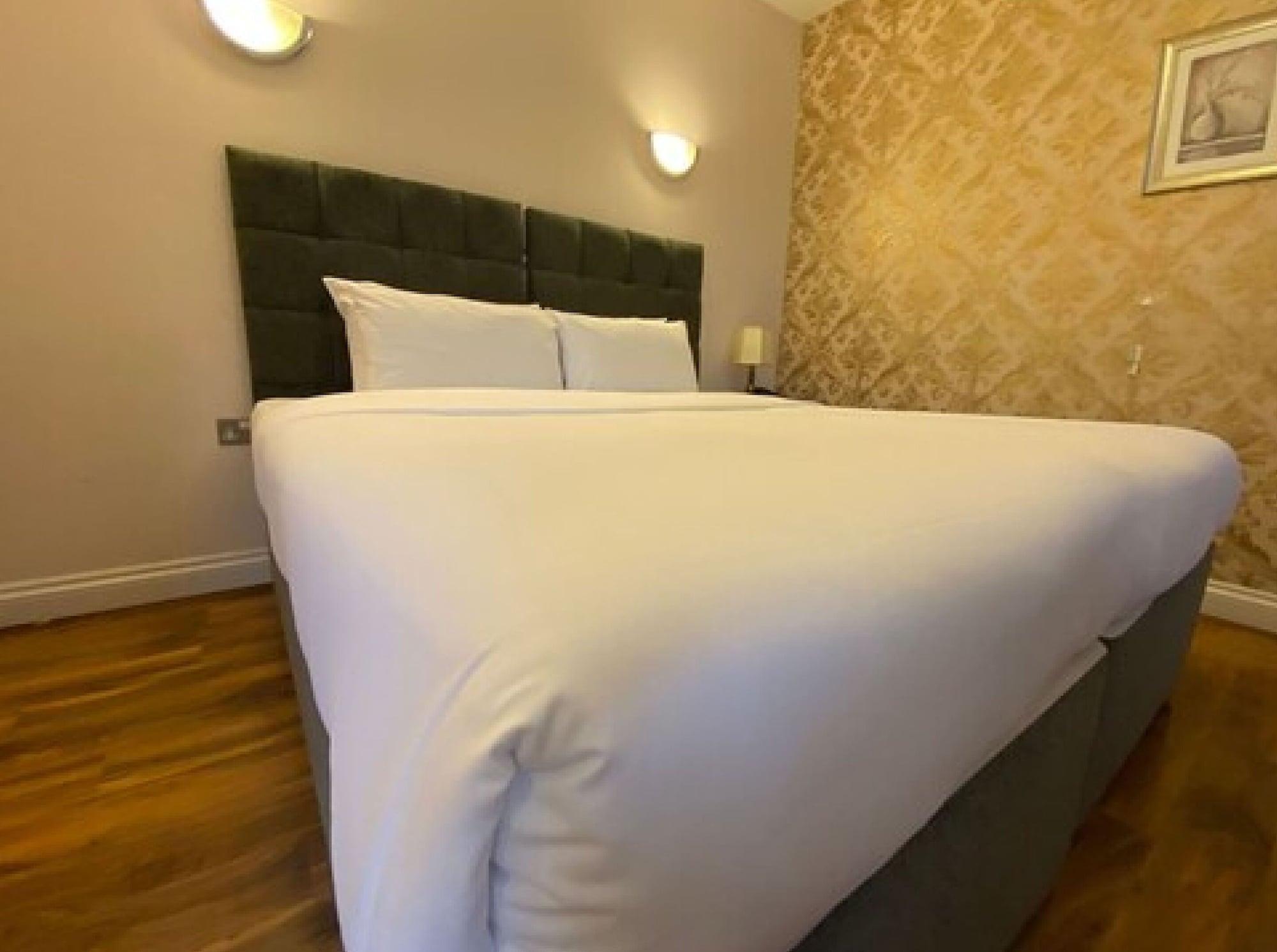 Baylis House Hotel Slough Bagian luar foto